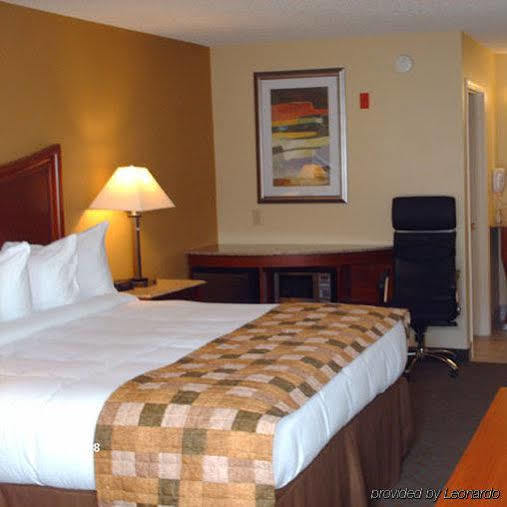 Atkinson Inn & Suites Lumberton Room photo